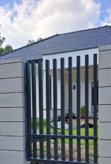 Furtka metalowa grzebieniowa pionwa